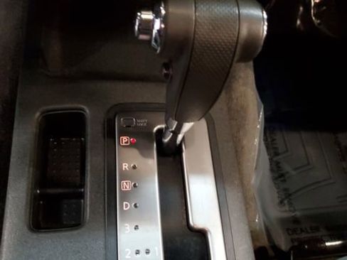 Used 2016 Nissan Frontier SV AWD/4WD image 25