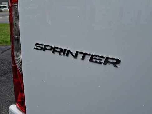 Used 2024 Mercedes-Benz Sprinter 2500 image 29