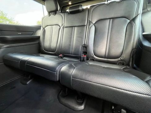 Used 2024 Jeep Wagoneer Series II w/ Flexible Seating Group AWD/4WD image 28