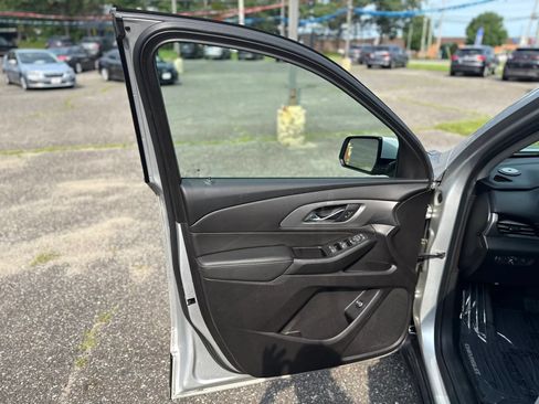 Used 2020 Chevrolet Traverse LT FWD image 11
