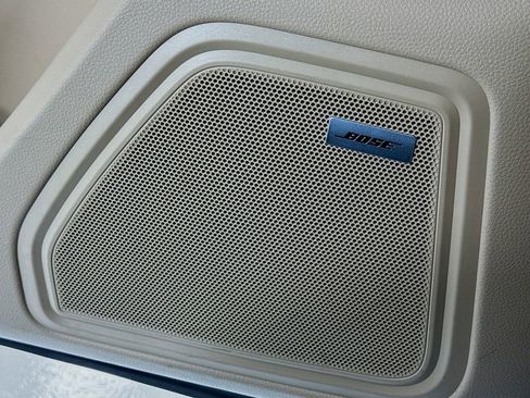 Certified 2025 Porsche Macan AWD/4WD image 12