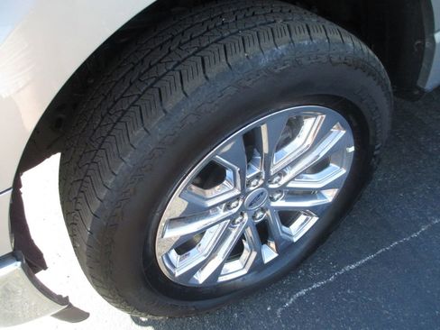 Used 2025 Ford F150 Lariat w/ Equipment Group 501A Mid AWD/4WD image 14