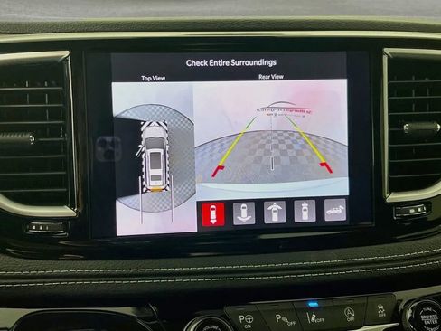 Used 2024 Chrysler Pacifica Limited FWD image 15