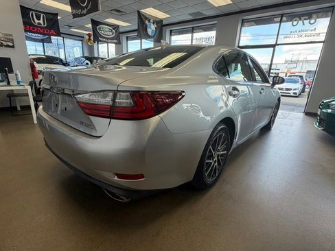 Used 2016 Lexus ES 350 w/ Luxury Package w/Wood Trim image 10