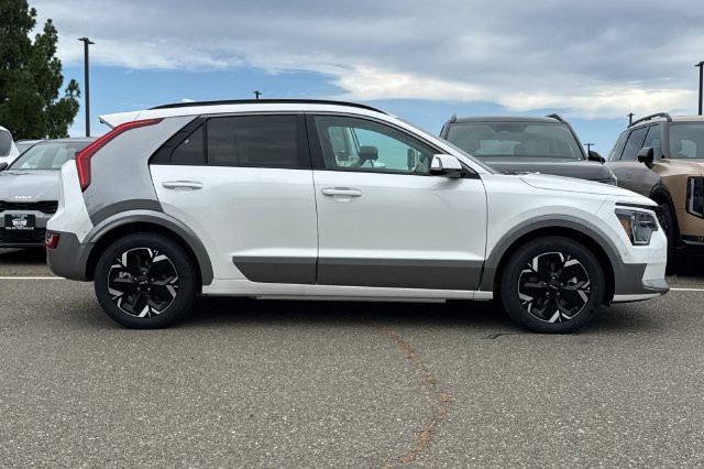 New 2026 Kia Niro Wave w/ Wave Preserve Package FWD image 3