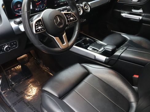 Used 2020 Mercedes-Benz GLB 250 GLB 250 w/ Premium Package image 18