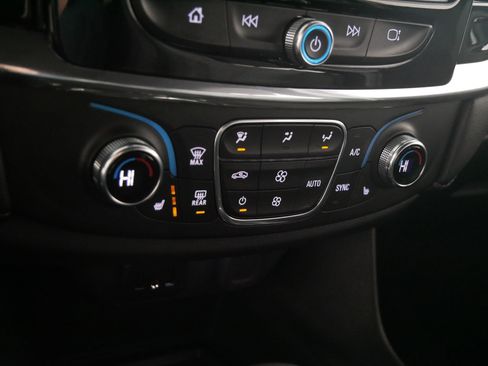 Used 2023 Chevrolet Traverse LT w/ Midnight/Sport Edition image 23