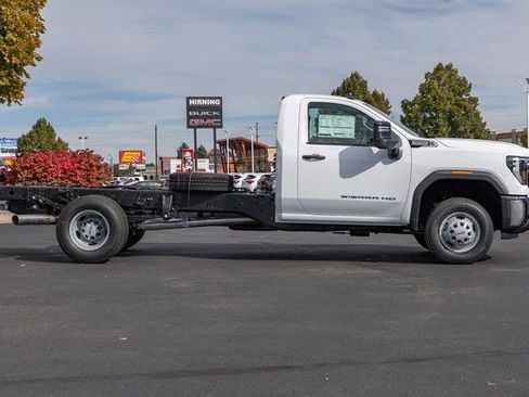 New 2026 GMC Sierra 3500 Pro image 5