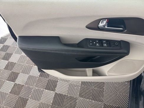 Used 2021 Chrysler Voyager Lxi FWD image 18