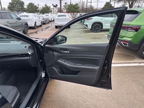 Used 2024 Nissan Altima 2.5 SV image 21