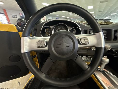 Used 2004 Chevrolet SSR w/ Preferred Equipment Group RWD image 27