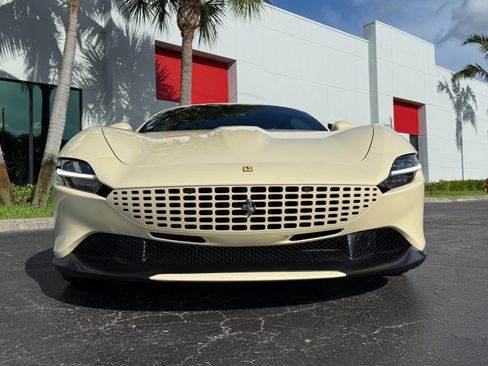 Used 2022 Ferrari Roma RWD image 11