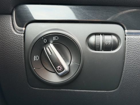 Used 2012 Volkswagen Golf 2-Door FWD image 29