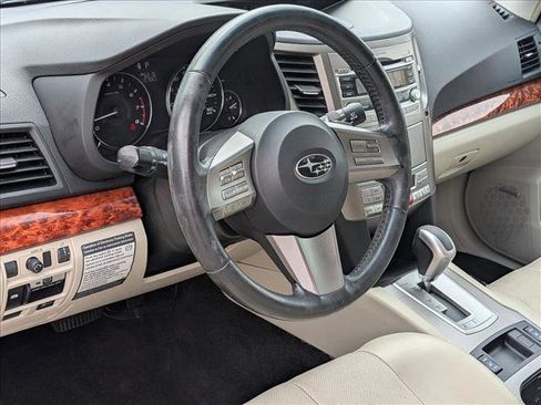 Used 2011 Subaru Outback 3.6R Limited w/ PWR Moonroof Pkg AWD/4WD image 5