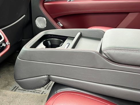 Used 2023 Bentley Bentayga Extended Wheelbase image 40