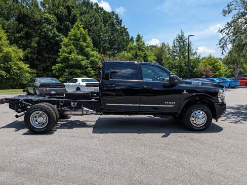New 2024 RAM 3500 Limited image 7
