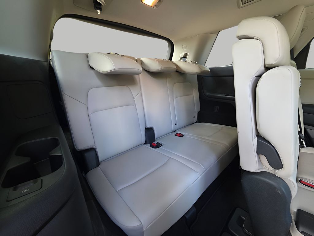 Used 2024 Nissan Pathfinder SL AWD/4WD image 8