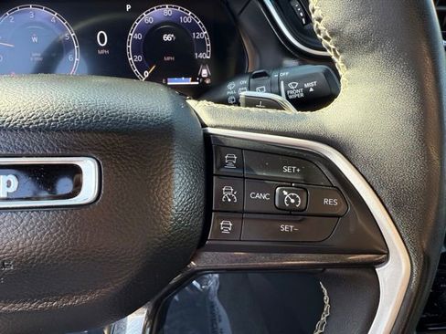 Used 2023 Jeep Grand Cherokee Altitude image 18