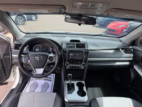 Used 2014 Toyota Camry SE image 12