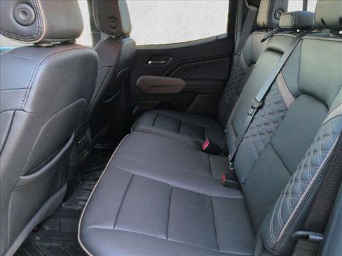 Used 2025 GMC Canyon Denali image 17