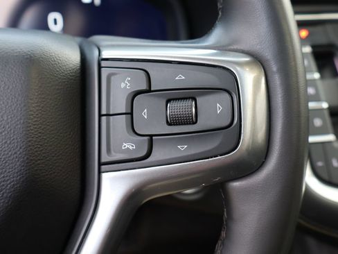 Used 2023 Chevrolet Suburban Premier image 18