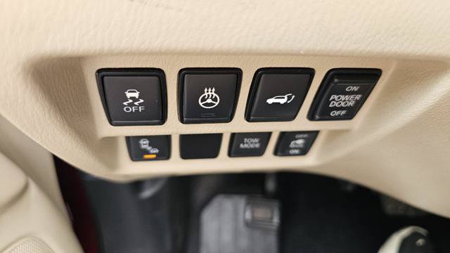 Used 2017 Nissan Pathfinder Platinum w/ Family Entertainment Package AWD/4WD image 26