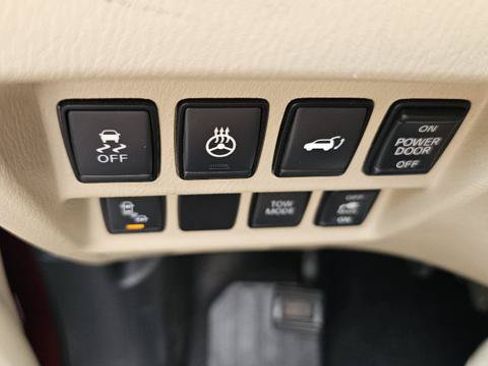 Used 2017 Nissan Pathfinder Platinum w/ Family Entertainment Package AWD/4WD image 26