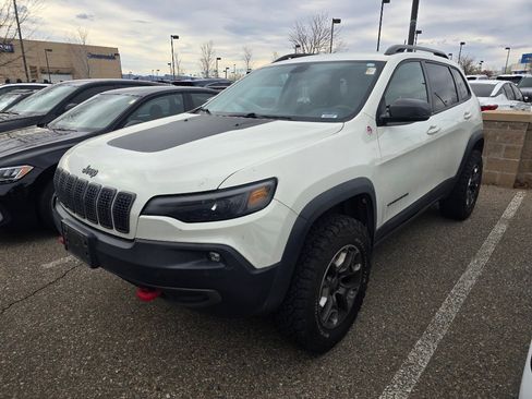 Used 2019 Jeep Cherokee Trailhawk w/ Cold Weather Group AWD/4WD image 13