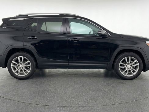 Used 2024 GMC Terrain SLT image 11