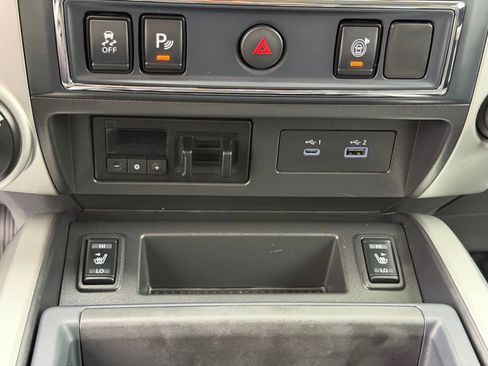 Used 2021 Nissan Titan SV w/ SV Convenience Package AWD/4WD image 24
