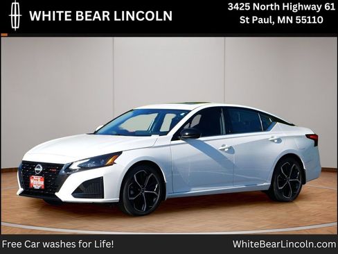 Used 2023 Nissan Altima 2.5 SR w/ SR Premium Package FWD image 1