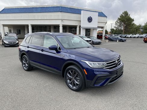 Certified 2022 Volkswagen Tiguan SE FWD image 45