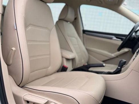 Used 2018 Volkswagen Passat 2.0T R-Line image 21