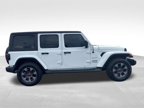 Used 2018 Jeep Wrangler Unlimited Sahara AWD/4WD image 15