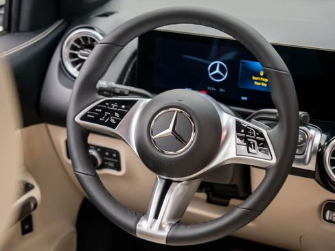 New 2025 Mercedes-Benz GLB 250 4MATIC image 11