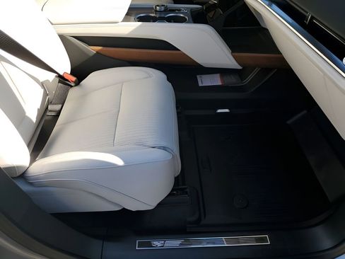 New 2026 Cadillac Vistiq Luxury w/ LPO, Floor Liner Package image 16