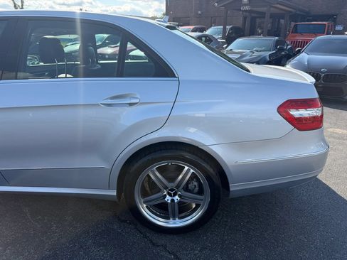 Used 2011 Mercedes-Benz E 550 4MATIC Sedan image 47
