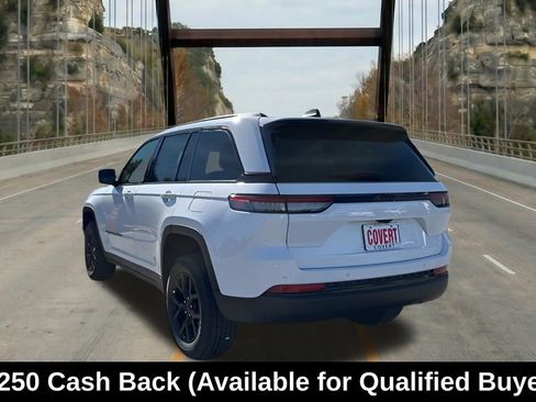 New 2025 Jeep Grand Cherokee Altitude RWD image 8
