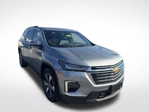 Used 2023 Chevrolet Traverse LT w/ LT Premium Package AWD/4WD image 7