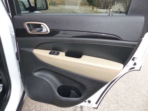 Used 2016 Jeep Grand Cherokee Laredo 75th Anniversary image 45