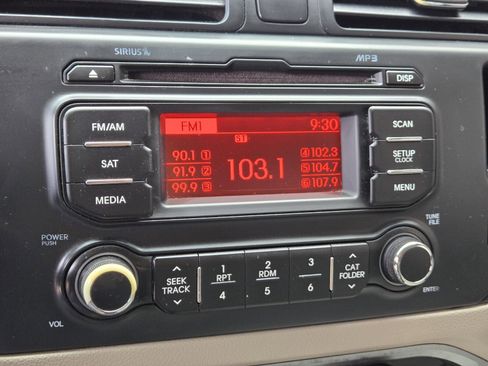 Used 2013 Kia Rio LX image 17