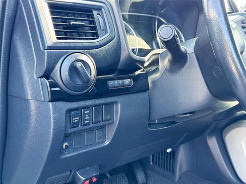 Used 2023 Nissan Titan SV w/ SV Convenience Package image 10