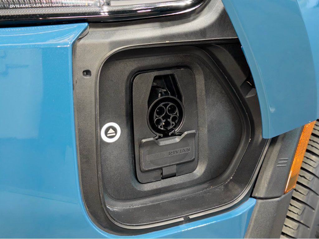 Used 2025 Rivian R1T Adventure Dual AWD/4WD image 5