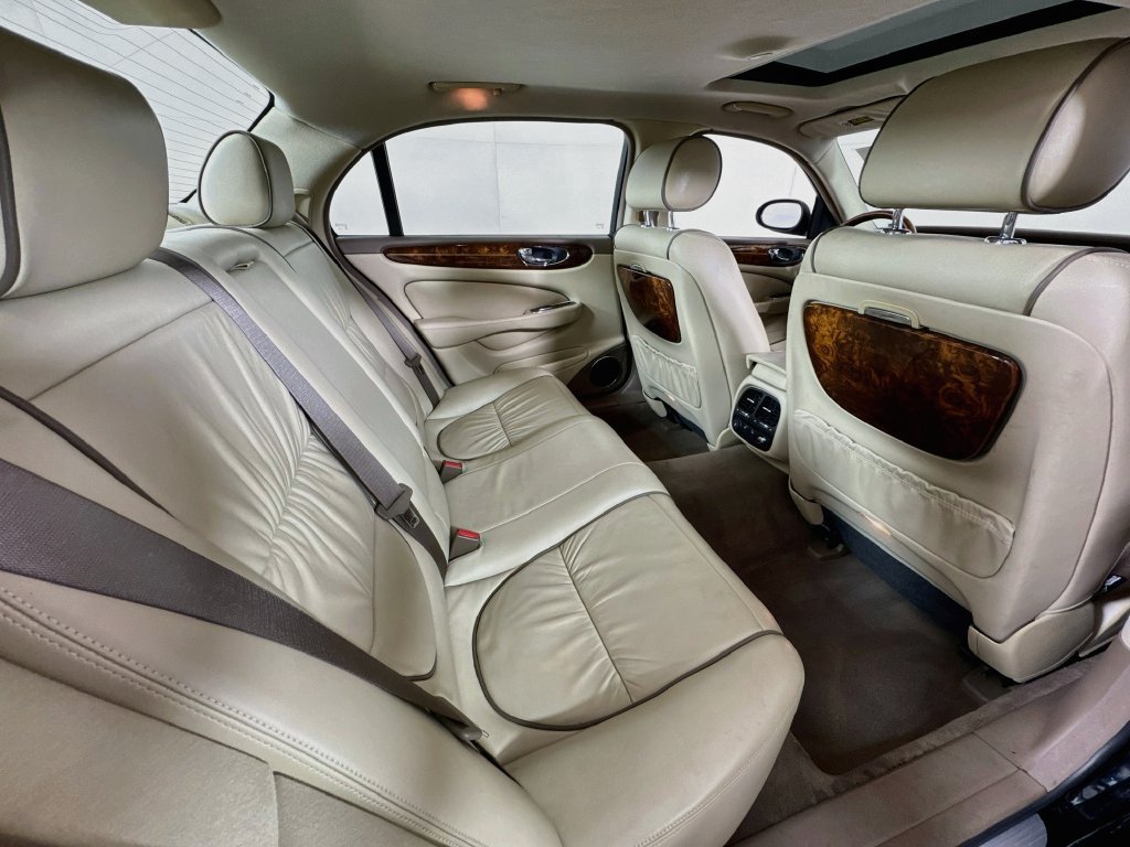 Used 2005 Jaguar XJ8 RWD image 28