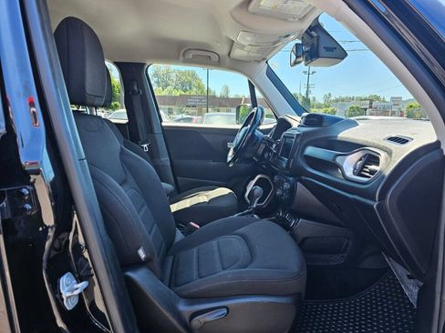 Used 2018 Jeep Renegade Latitude w/ Cold Weather Group AWD/4WD image 10