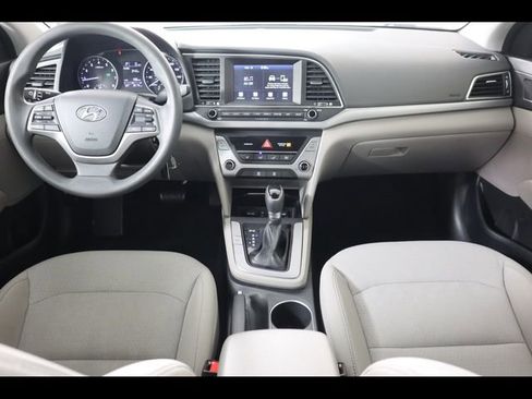 Used 2017 Hyundai Elantra SE image 18