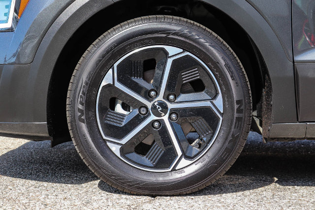 Certified 2025 Kia Niro EX FWD image 12