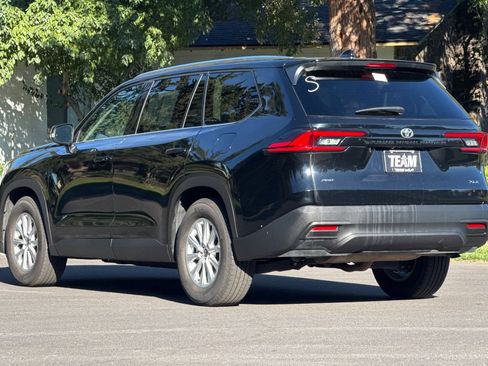Used 2025 Toyota Grand Highlander AWD image 6