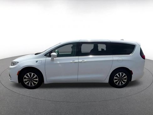 Used 2022 Chrysler Pacifica Touring-L FWD image 9