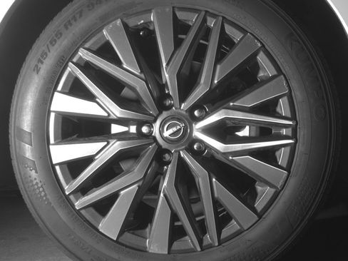 Used 2025 Nissan Altima 2.5 SV image 13